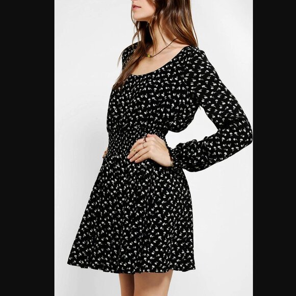 Kimchi Blue Ruched Waist Floral Long Sleeve Fit Flowy Scoop Neck Mini Dress - Picture 9 of 9